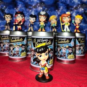 Lil DC Bombshells series 1 set of 8 figures